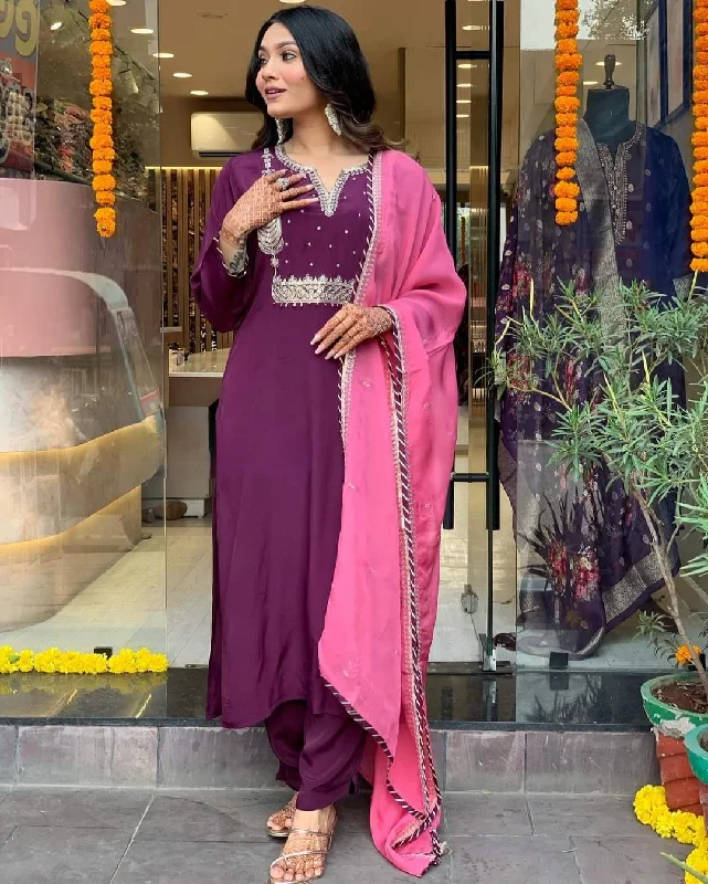 Women V Neck Embroidered Work Silk Fabric Kurta & Pant With Dupatta Set - Taantav Sleek Black Pants