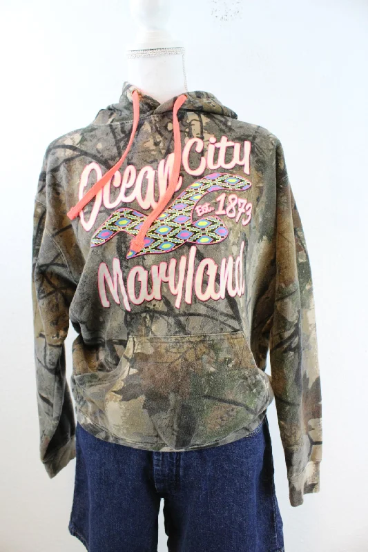 Vintage Maryland Hoodie (M) Hoodie with Gradient Ombre Colorful