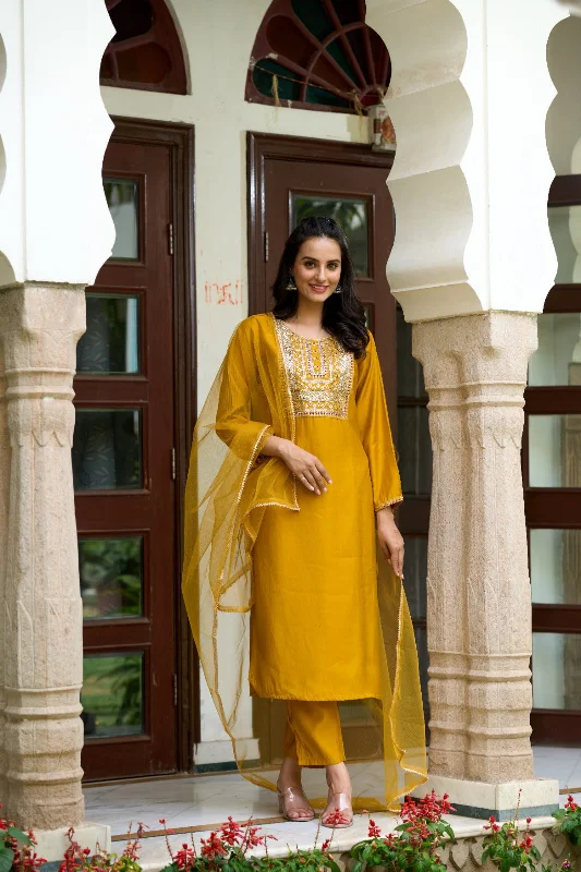 Women Round Neck Sequence Embroidered Work Chanderi Fabric Kurta Pant Set Comes With Soft Net Dupatta - Taantav Fashionable Tapered Leg Pants Women Round Neck Sequence Embroidered Work Chanderi Fabric Kurta Pant Set Comes With Soft Net Dupatta - Taantav Fashionable Tapered Leg Pants
