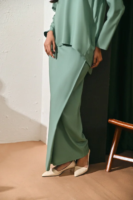 The Rasa Damai Women Folded Skirt - Vegan Green boho skirt vibe