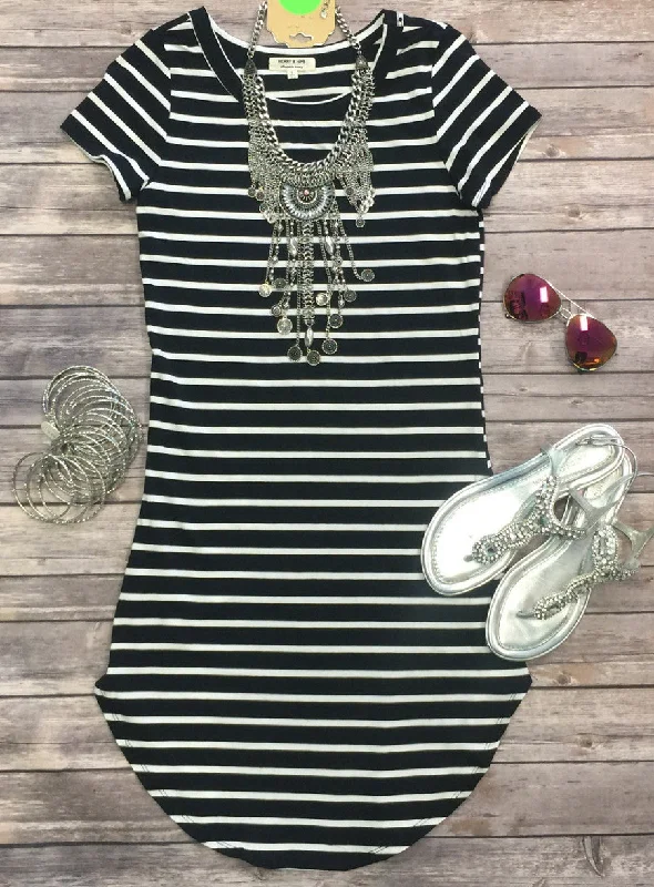 On the Horizon Tunic Dress: Black
